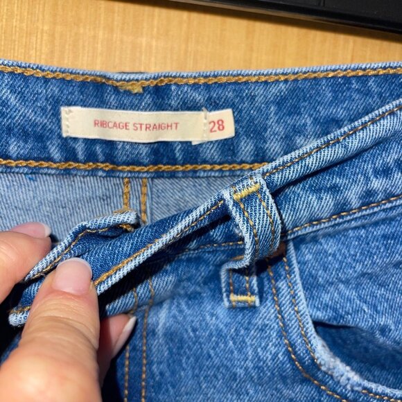 Levis Womens Jeans Size 28 Blue Ribcage Straight Leg Denim Pockets - Picture 4 of 12